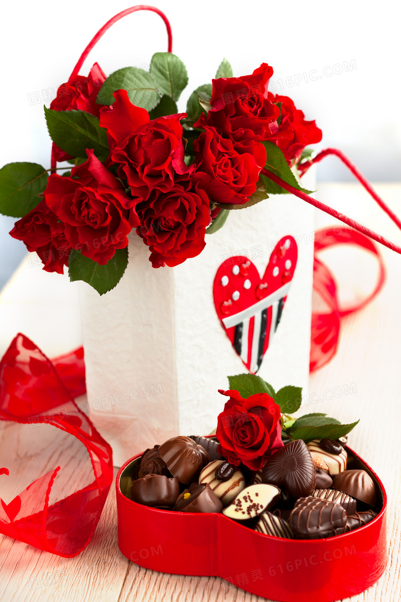 红色玫瑰花与巧克力等摄影高清图片