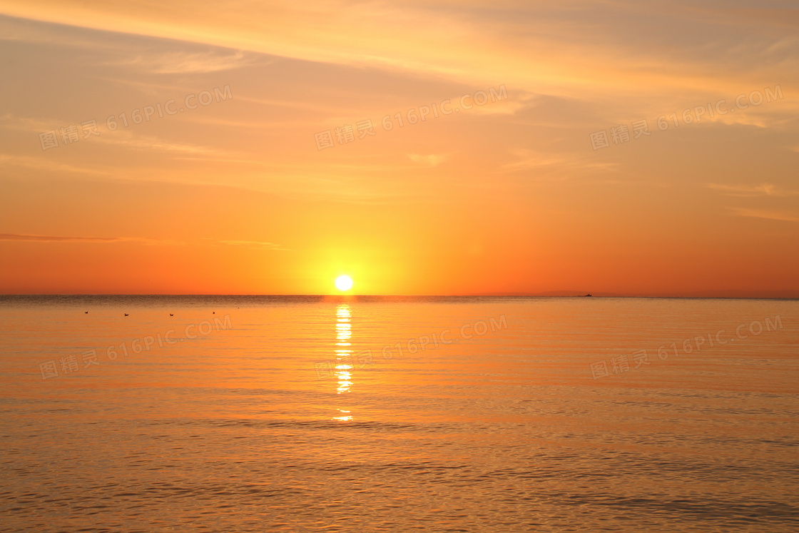海上美丽的夕阳景色摄影图片