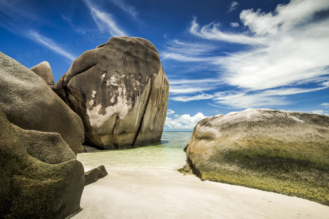 蓝天白云与海边的岩石摄影高清图片