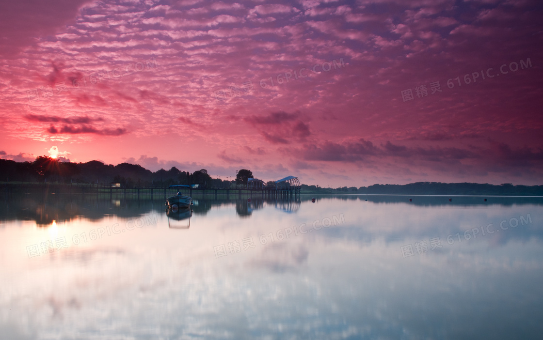 湖边唯美的黄昏美景摄影图片