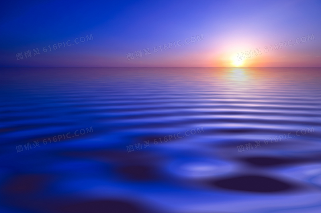 水波涟漪与天边的夕阳摄影高清图片