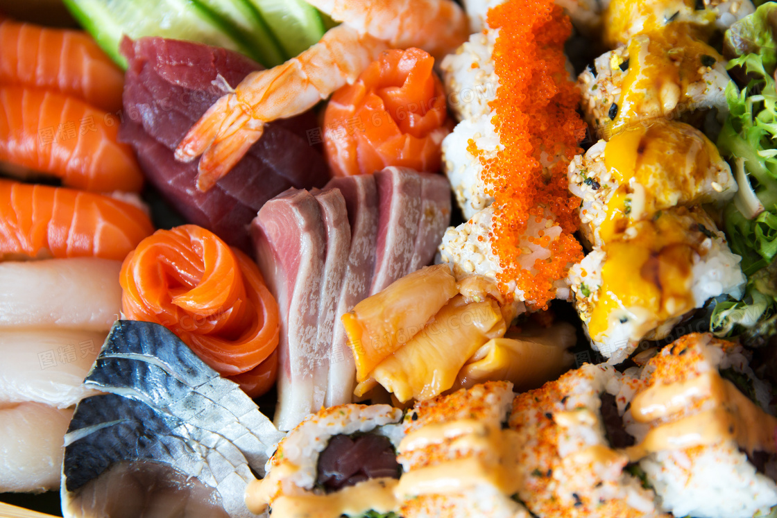新鲜肉类食材与三文鱼寿司高清图片