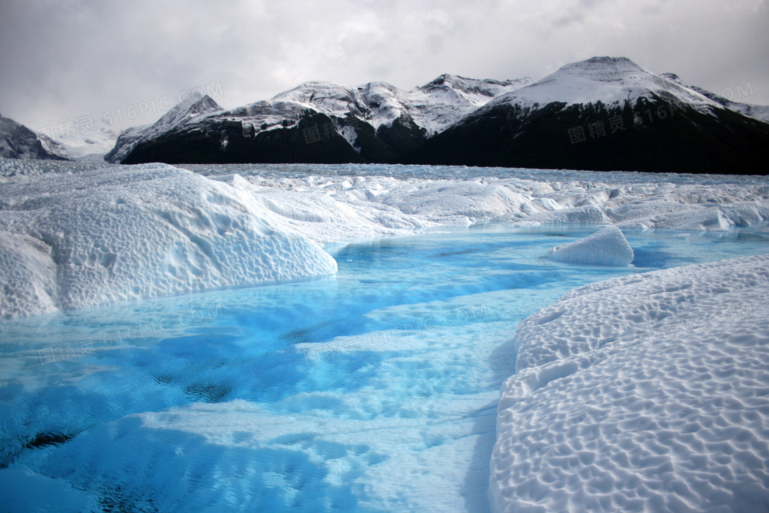 冰川与连绵的雪山风光摄影高清图片
