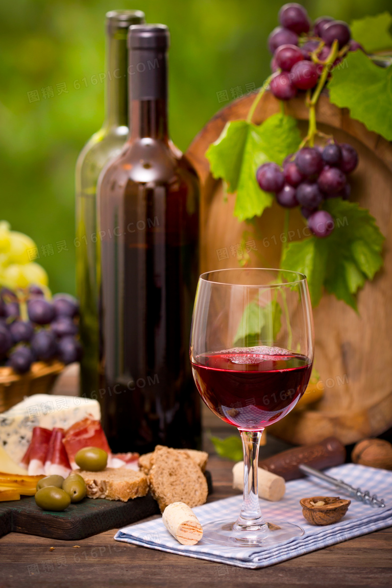 葡萄酒瓶与高脚杯食物摄影高清图片