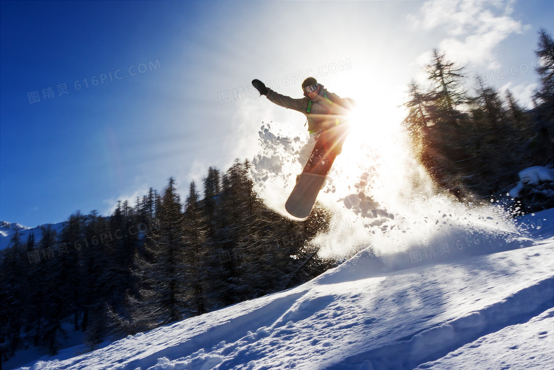 滑板滑雪运动人物逆光摄影高清图片