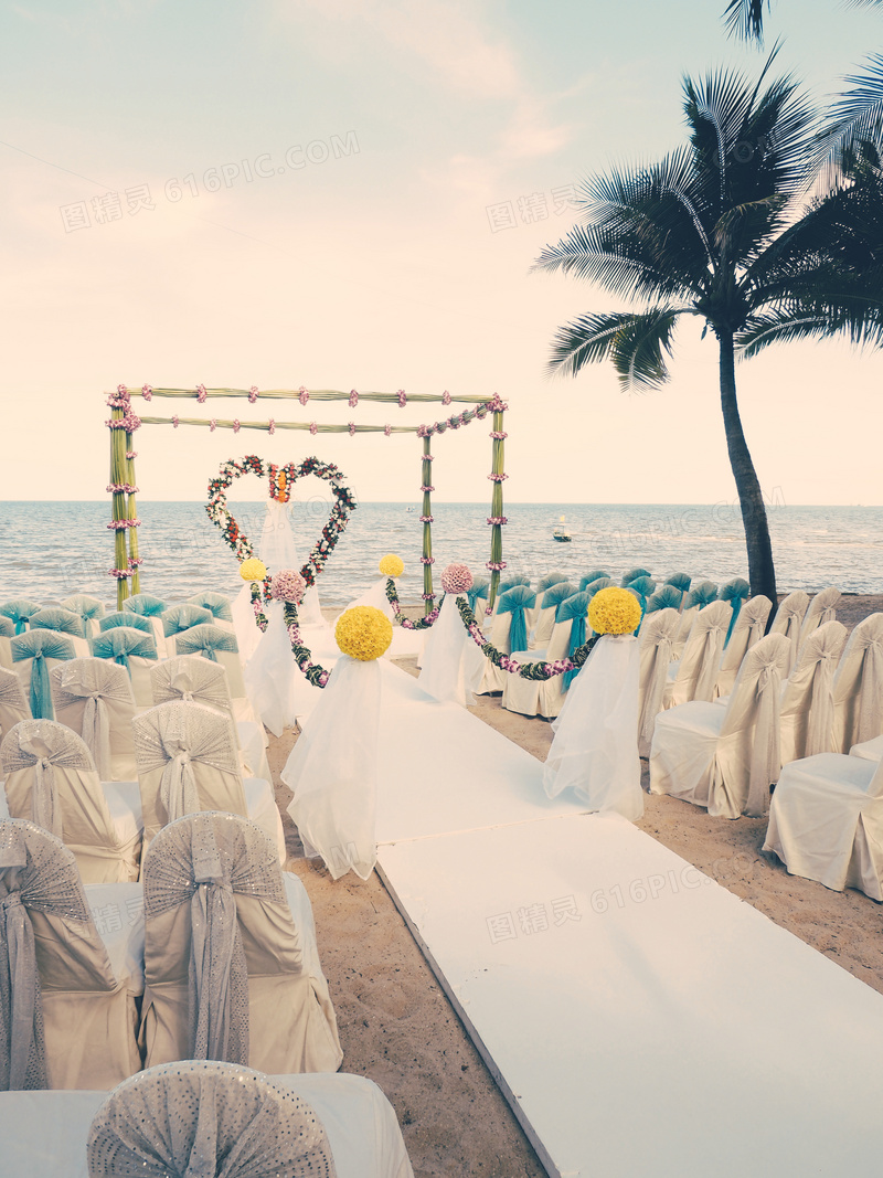 海边已经布置好的婚礼现场高清图片