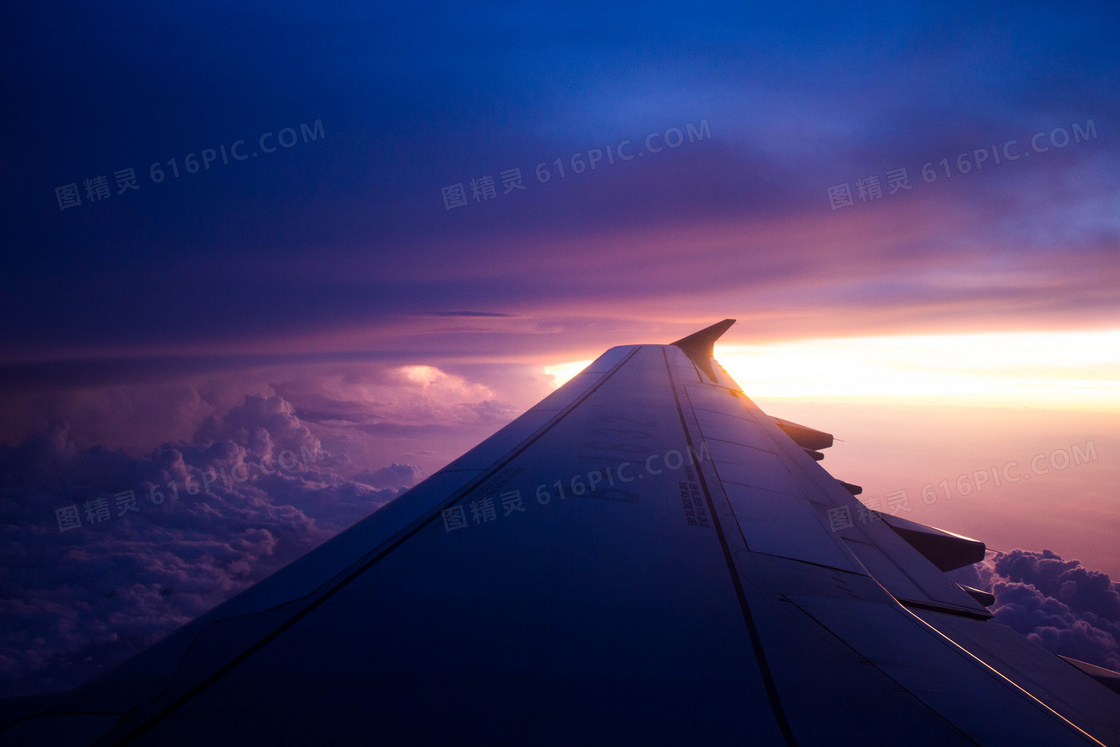 飞机上的夕阳美景摄影图片