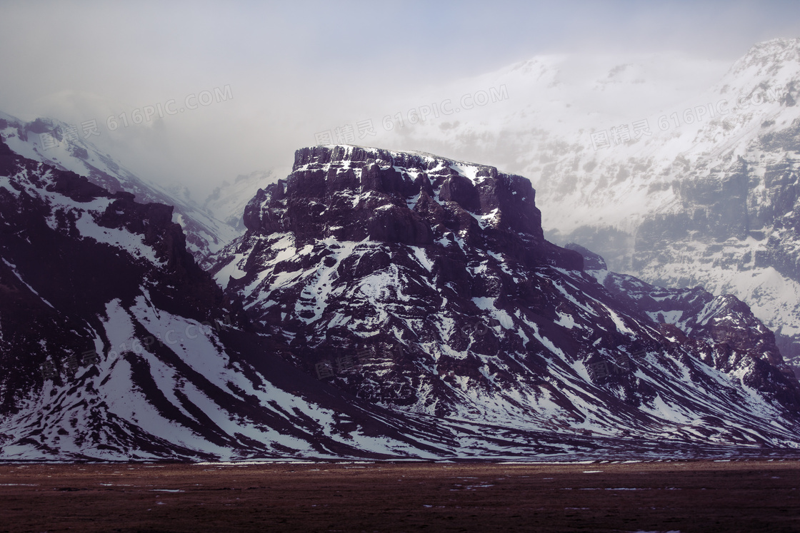 被积雪覆盖的山峰景观摄影高清图片