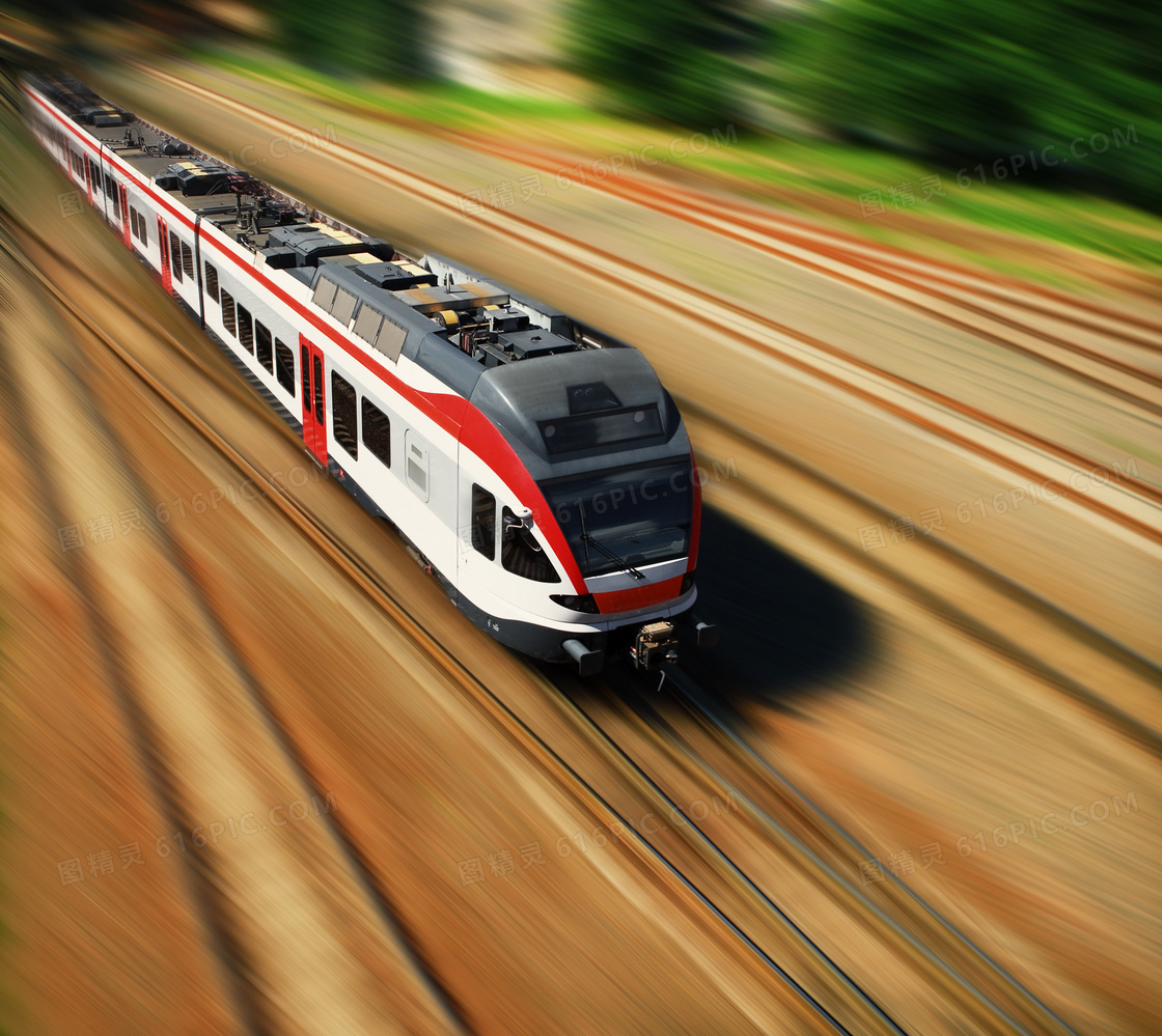 快速行驶中的地铁列车摄影高清图片