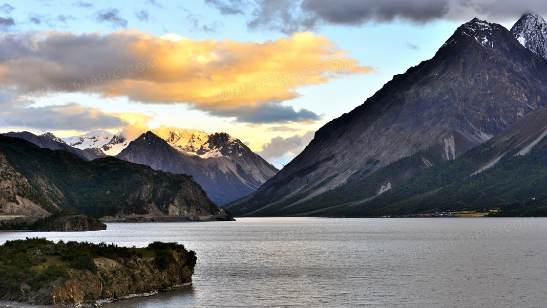 山间美丽的然乌湖摄影图片