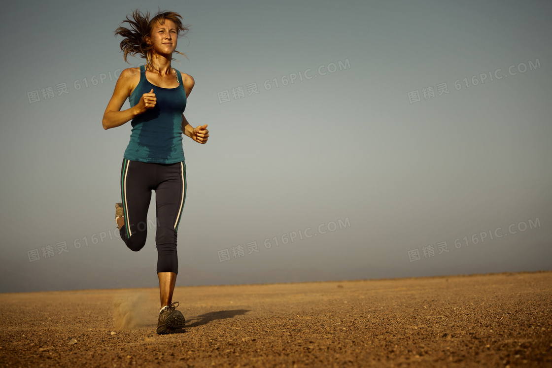 已大汗淋漓的跑步人物摄影高清图片