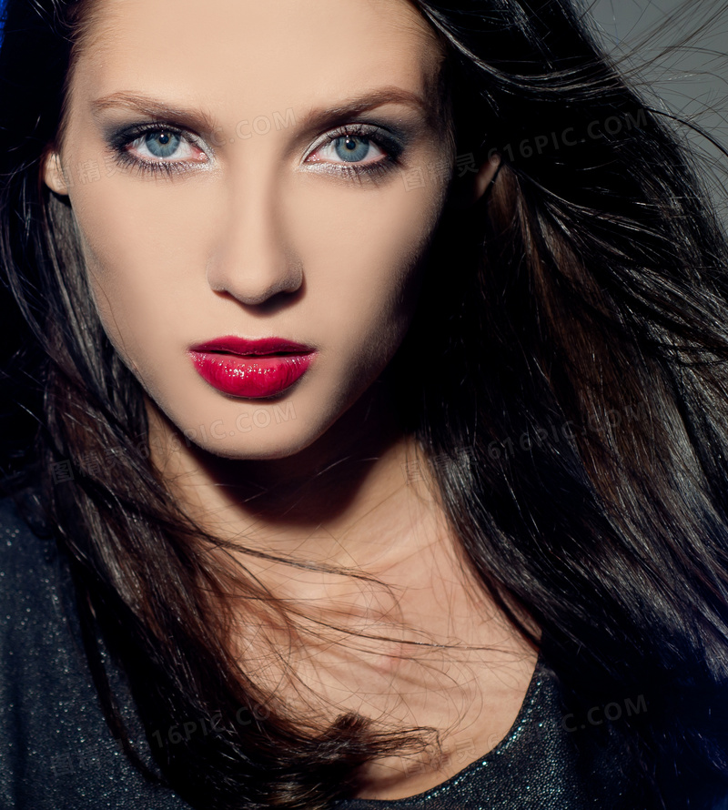 飘逸黑发红唇美妆人物摄影高清图片
