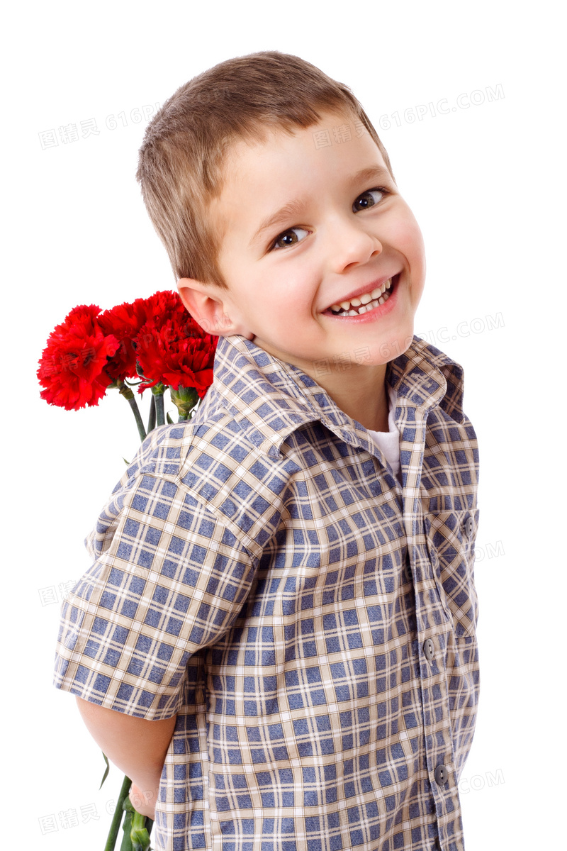 拿红色康乃馨的小男孩摄影高清图片