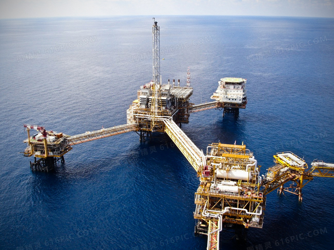 海上石油钻井平台鸟瞰摄影高清图片