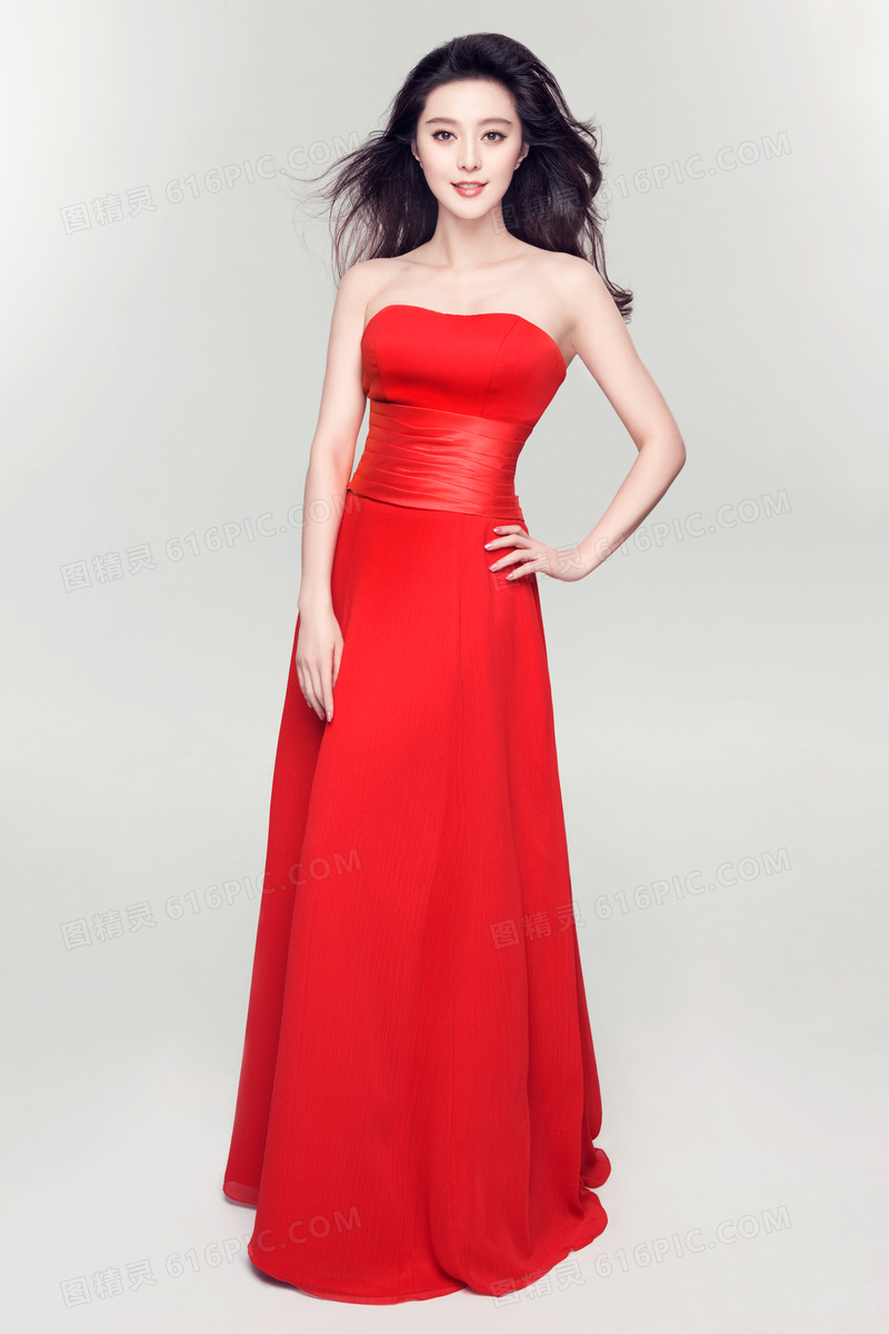 身穿红色裹胸长裙的美女摄影高清图片