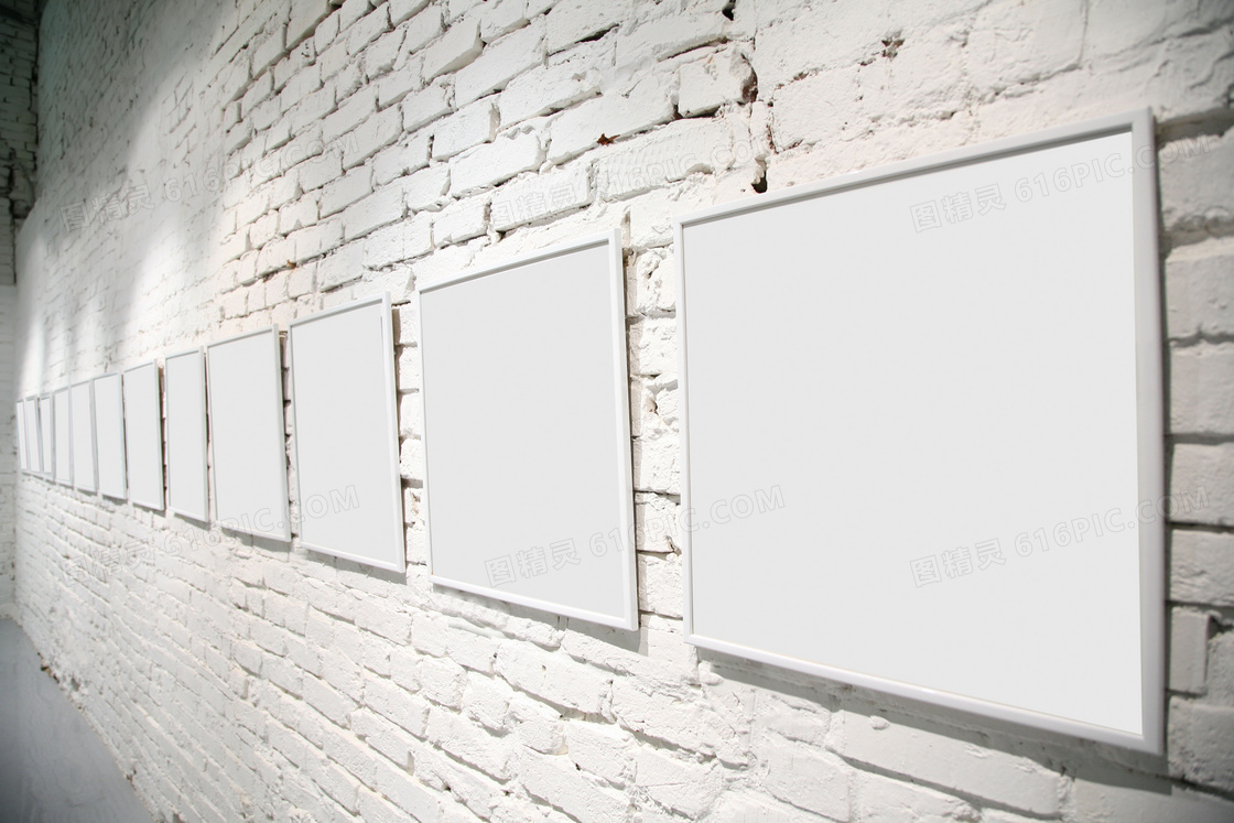白灰墙上挂着的空白画框摄影高清图片