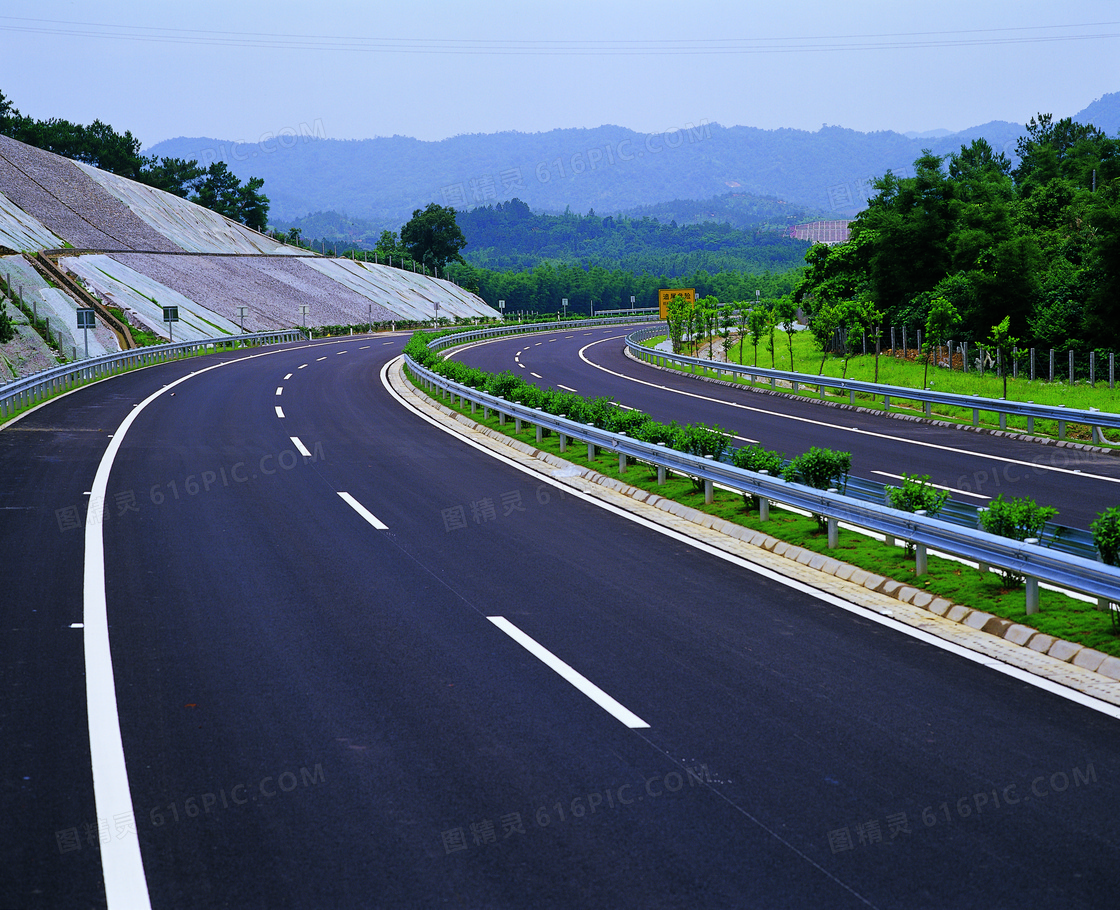 高速公路与大山摄影高清图片