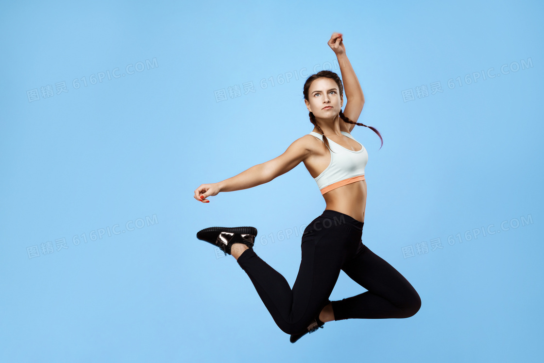 跳跃状态运动服饰美女摄影高清图片