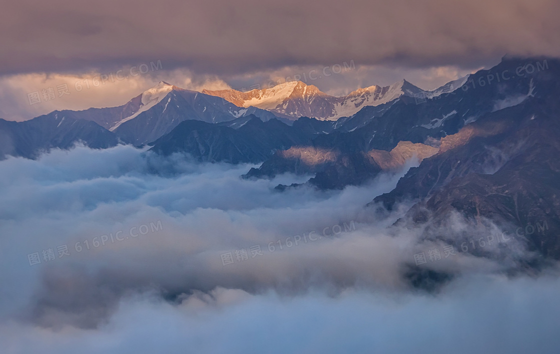 云海与连绵的雪山风光摄影高清图片