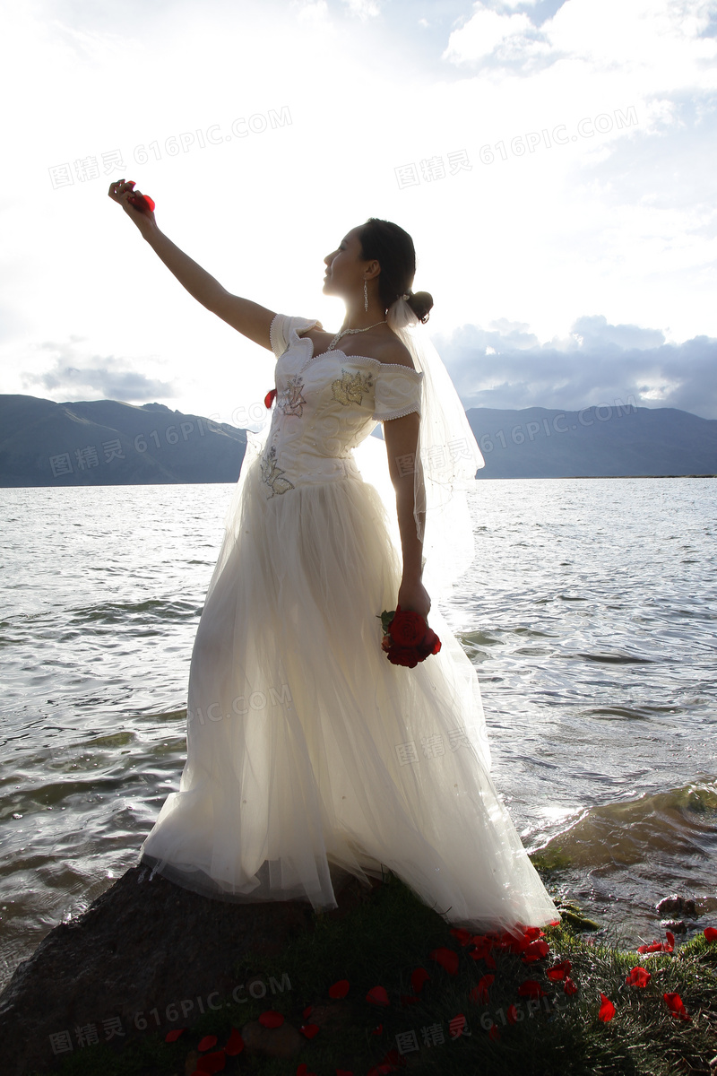 亚洲美女海边婚纱摄影图片