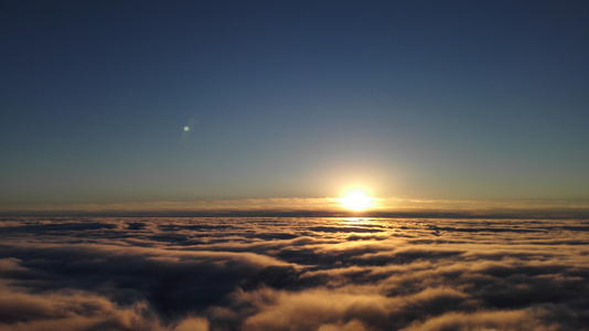 早晨唯美的牛背山云海美景摄影图片