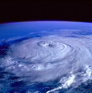 上帝视角看到的台风眼摄影高清图片