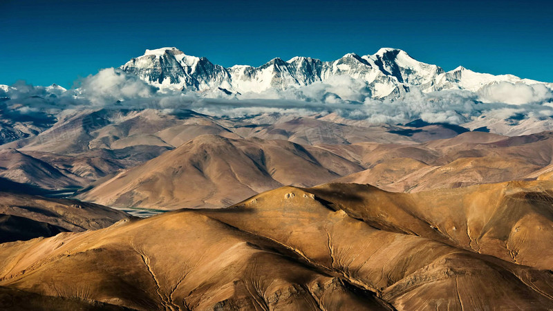 巍峨山峰高清壁纸