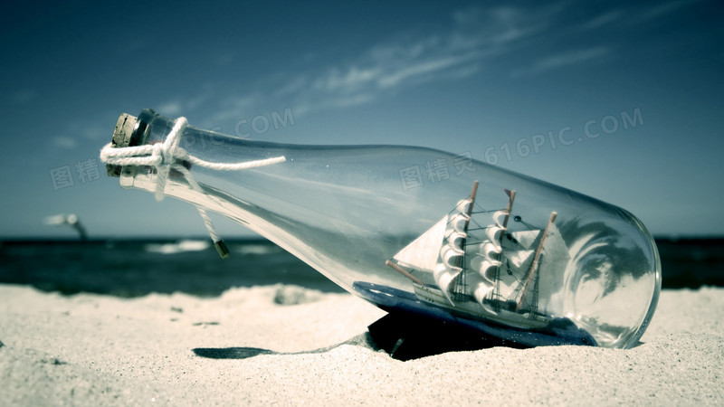 蓝天沙滩漂流瓶