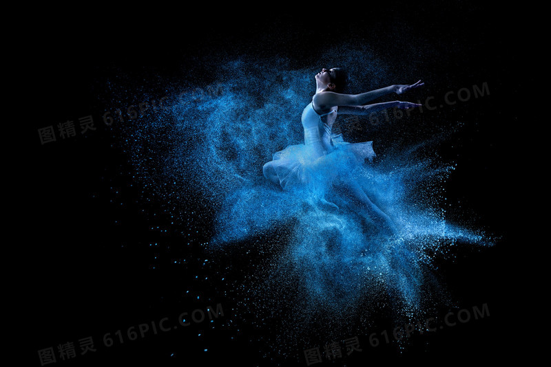 纯色背景芭蕾舞者蓝色烟雾效果合成素材