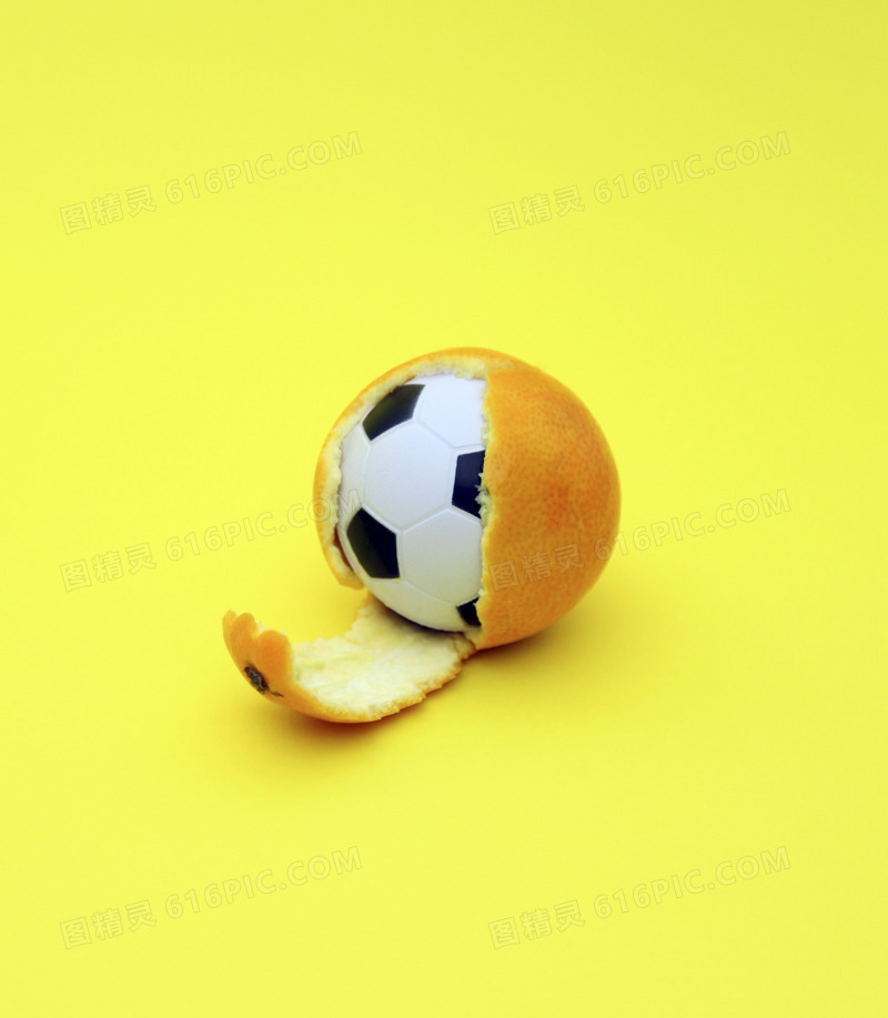 橙子皮里的足球海报背景