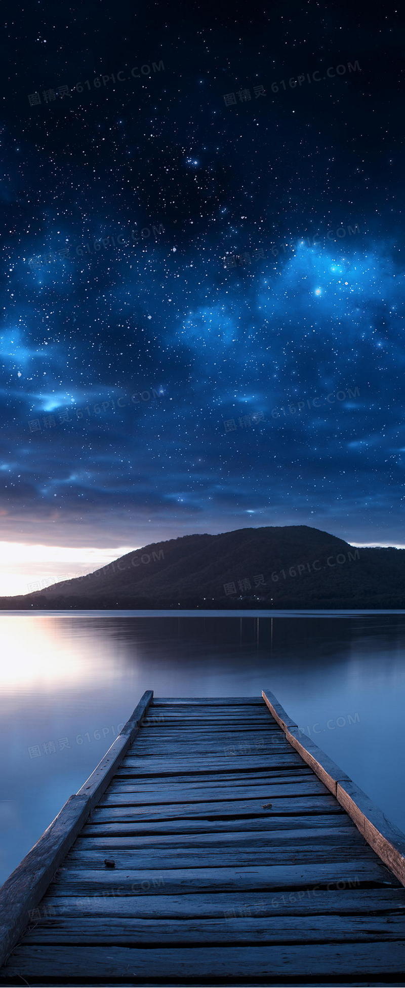 山峰蓝色星光背景