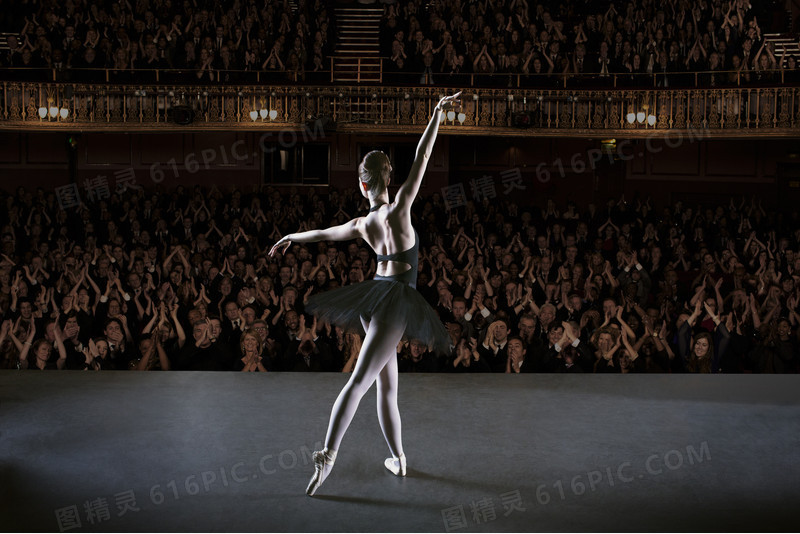 剧院芭蕾舞者灯光场景背景图片