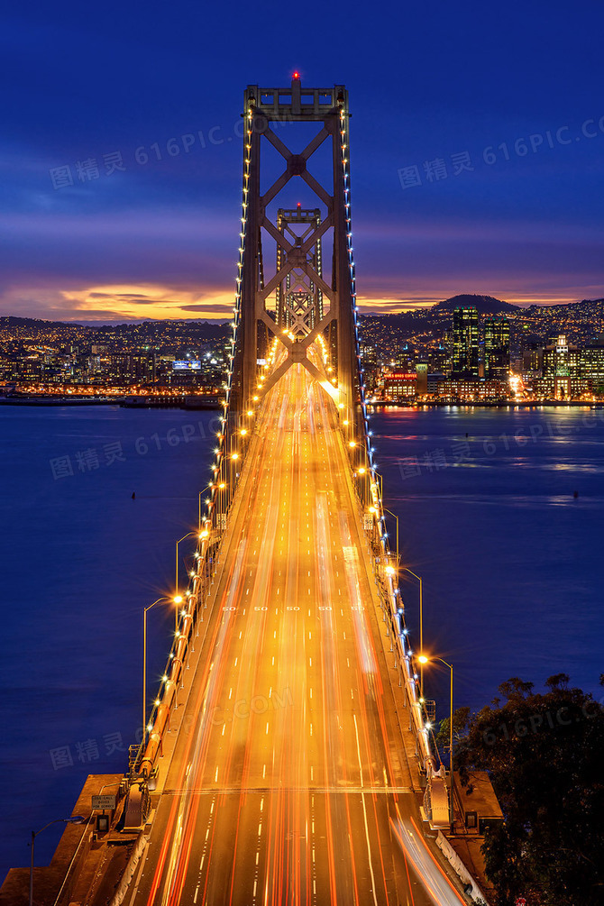 大桥灯光美丽城市