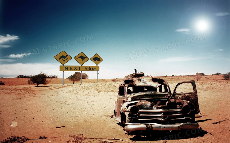 沙漠上的破旧汽车海报背景