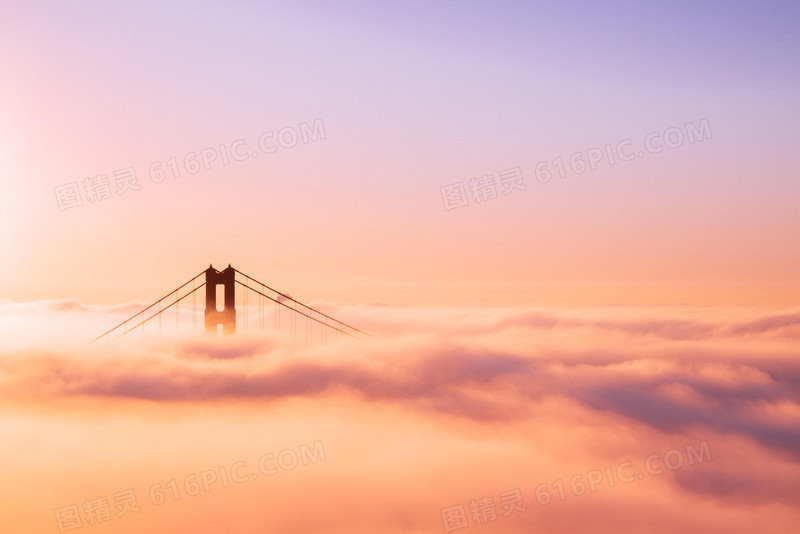 橙色云雾中的大桥海报背景