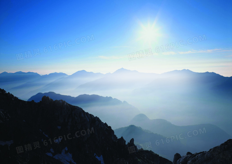 蓝天白云山峰风景