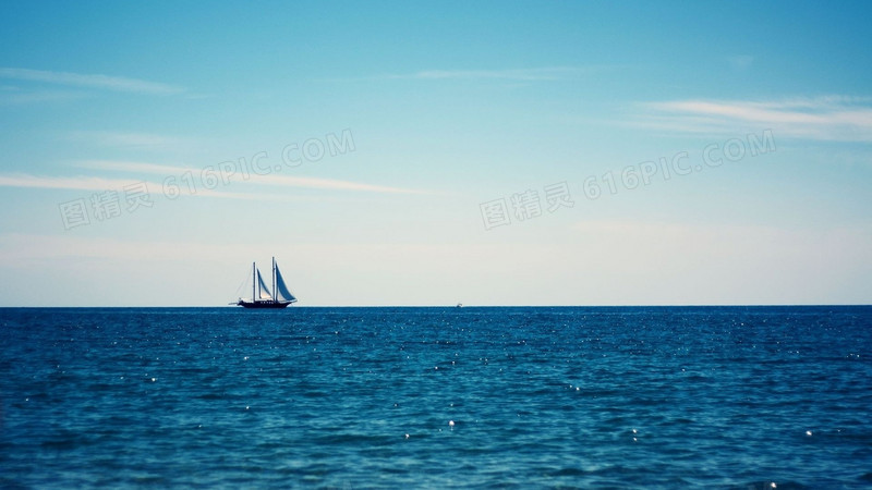 海边蓝色天空帆船轮船高清背景素材