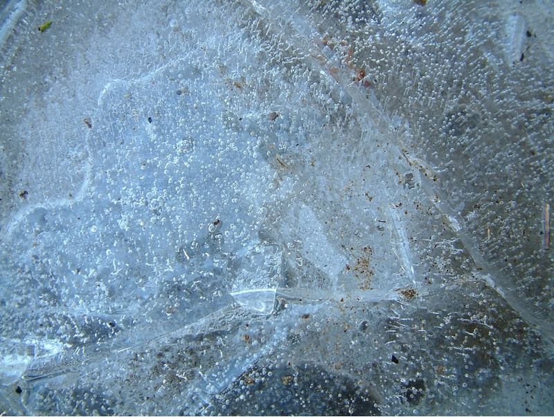 带裂纹的冰面背景