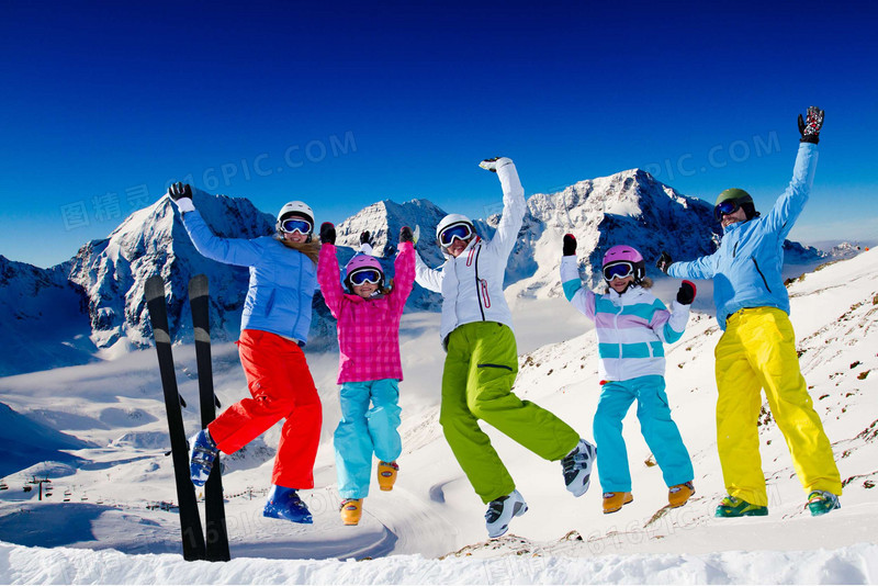 学山上的滑雪者海报背景
