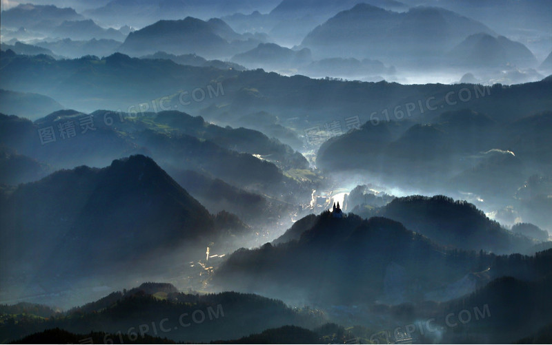 黑色水墨画山谷溪流海报背景