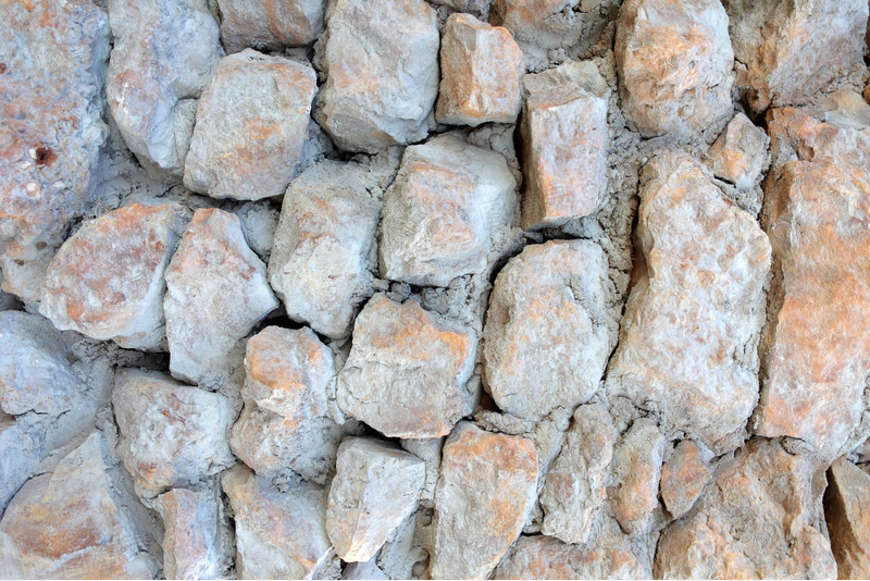 石头堆砌的墙