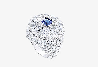 蓝色宝石钻石戒指