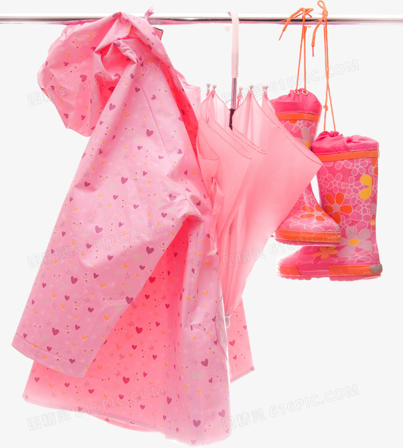 挂起来的粉色雨鞋和雨伞